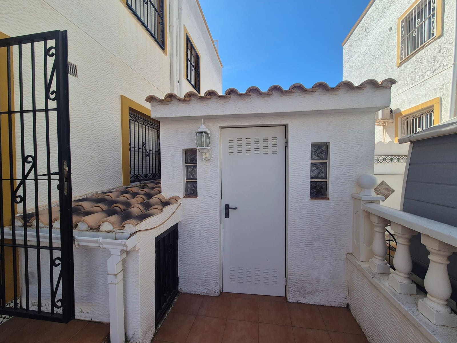 3 slaapkamer Halfvrijstaande villa te koop in Los Altos met zwembad - € 189.950 (Ref: 9782998)