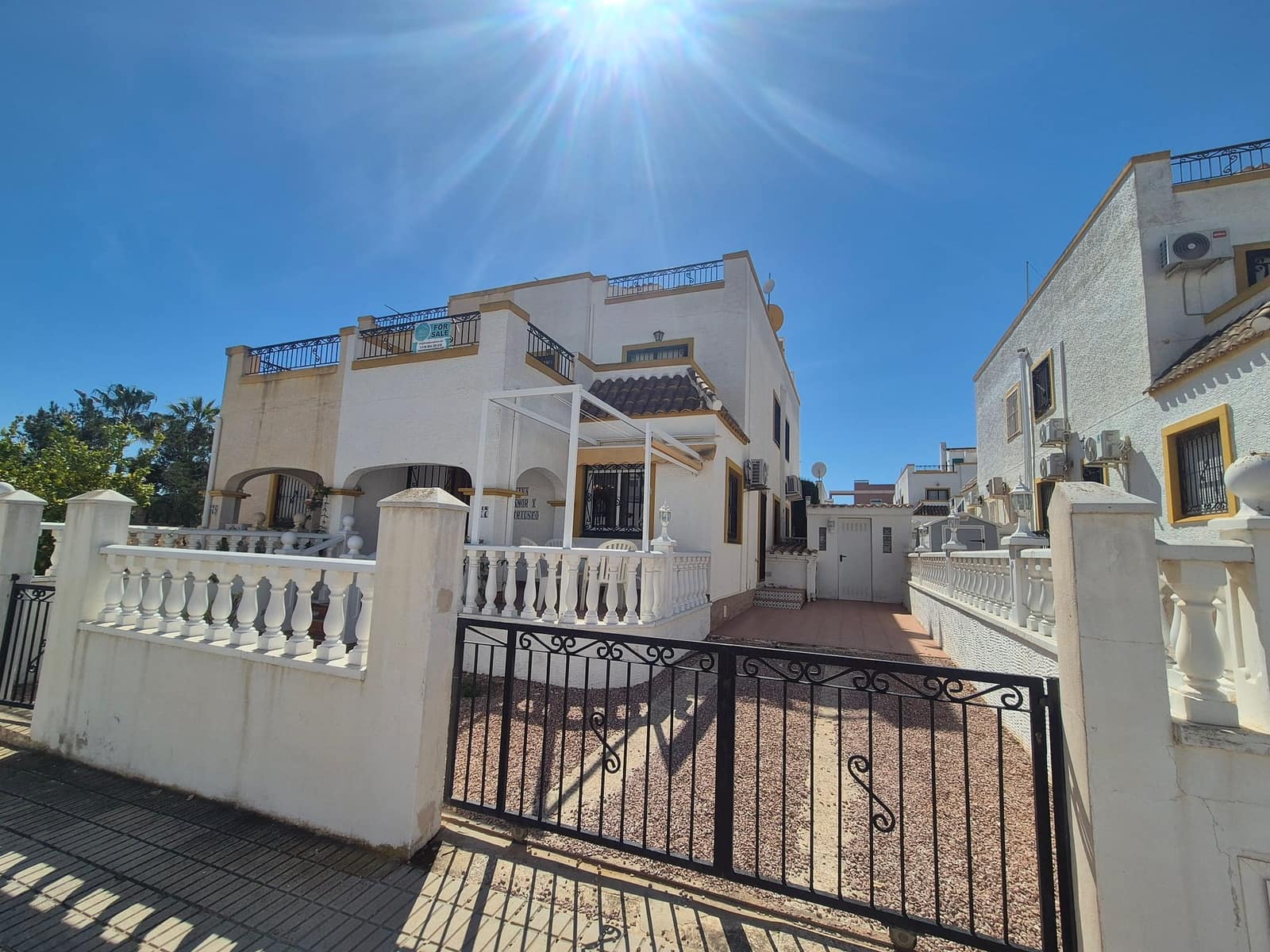 3 slaapkamer Halfvrijstaande villa te koop in Los Altos met zwembad - € 189.950 (Ref: 9782998)