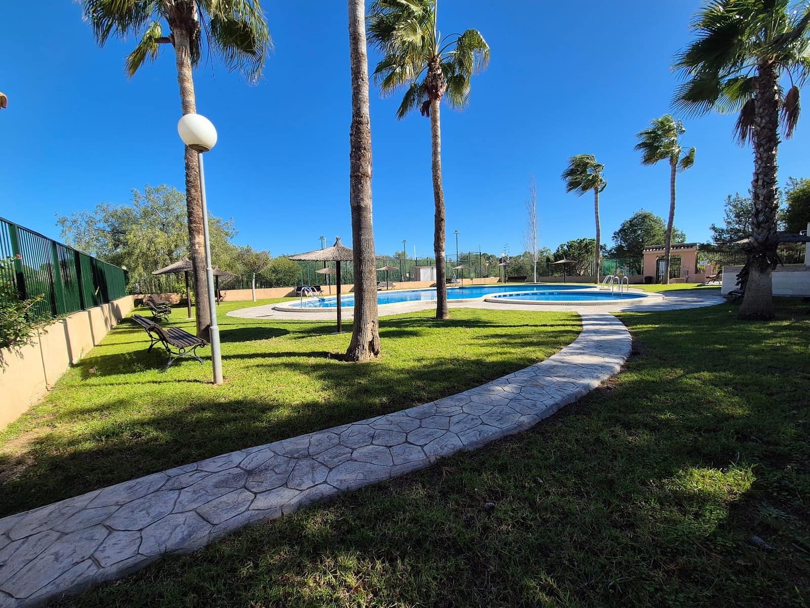 3 slaapkamer Halfvrijstaande villa te koop in Los Altos met zwembad - € 189.950 (Ref: 9782998)