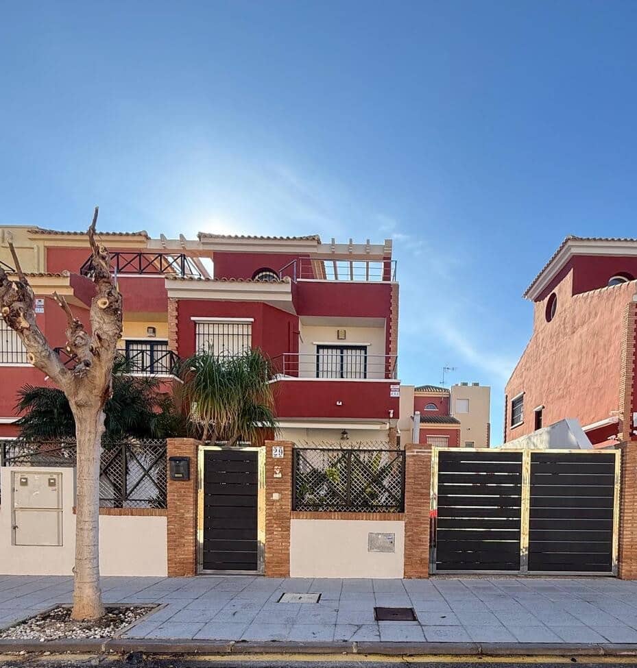 Casa de 4 habitaciones en Torre de la Horadada en venta con garaje - 450.000 € (Ref: 9826159)
