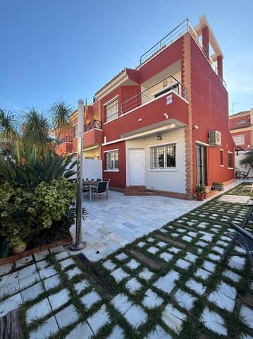 Casa de 4 habitaciones en Torre de la Horadada, Pilar de la Horadada en venta con garaje - 450.000 € (Ref: 9826159)