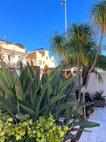 Casa de 4 habitaciones en Torre de la Horadada, Pilar de la Horadada en venta con garaje - 450.000 € (Ref: 9826159)