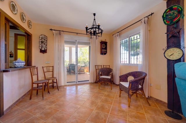 Chalet de 5 habitaciones en San Miguel de Salinas en venta con garaje - 495.000 € (Ref: 9859070)