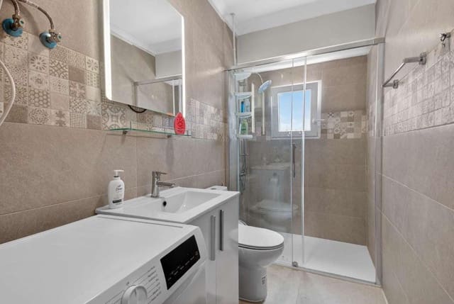 1 slaapkamer Appartement te koop in Punta Prima, Torrevieja met zwembad - € 145.000 (Ref: 9867464)