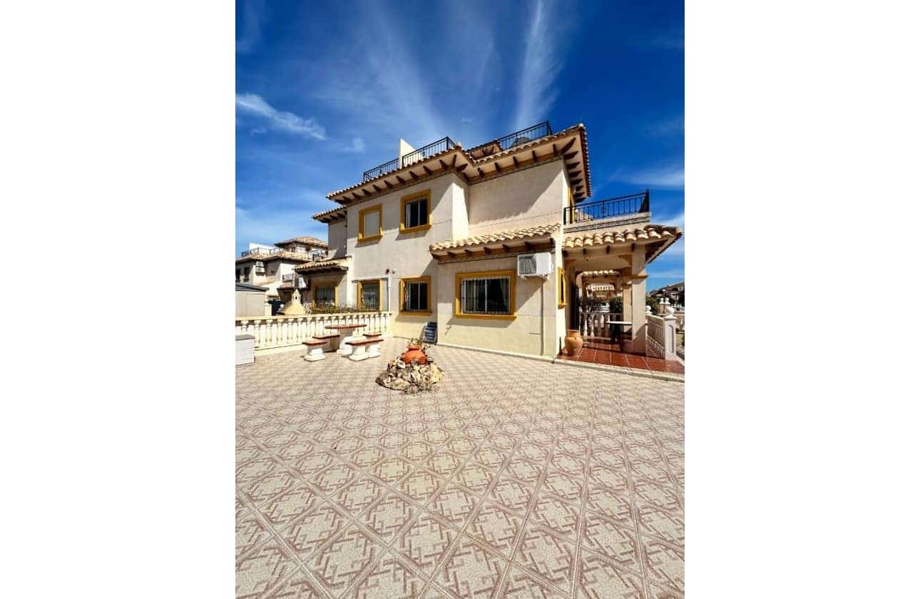 2 quarto Moradia Geminada para venda em Cabo Roig com piscina - 239 000 € (Ref: 9895159)