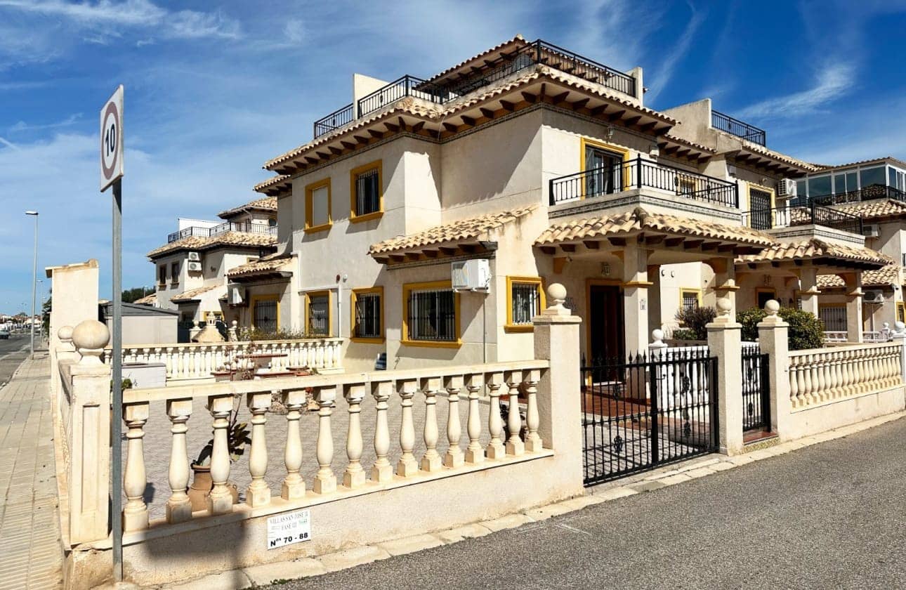 2 quarto Moradia Geminada para venda em Cabo Roig com piscina - 239 000 € (Ref: 9895159)