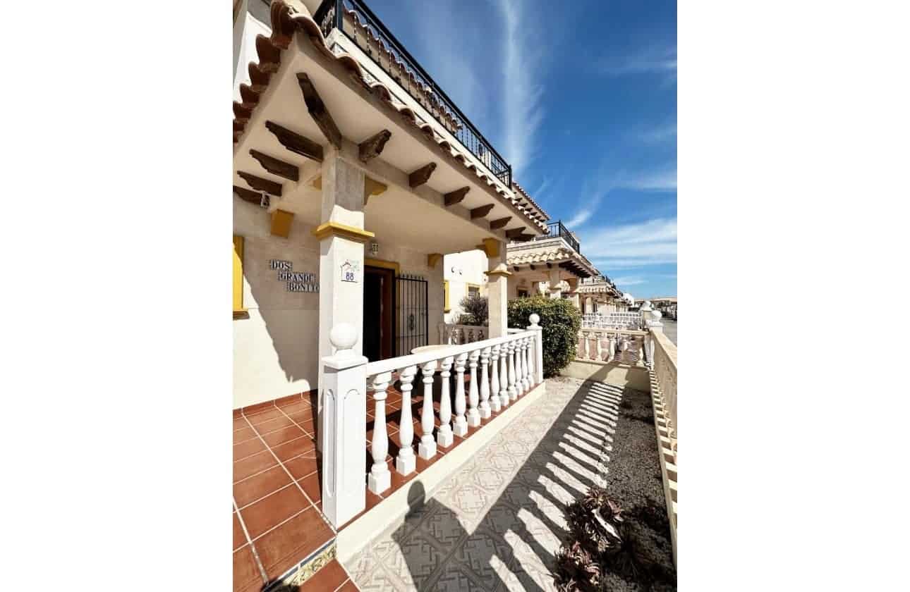 2 quarto Moradia Geminada para venda em Cabo Roig com piscina - 239 000 € (Ref: 9895159)