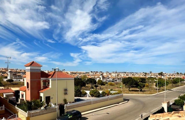 2 soverom Kjedet enebolig til salgs i Cabo Roig, Orihuela med svømmebasseng - € 239 000 (Ref: 9895159)