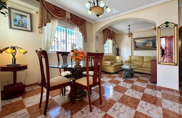 2 soverom Kjedet enebolig til salgs i Cabo Roig, Orihuela med svømmebasseng - € 239 000 (Ref: 9895159)