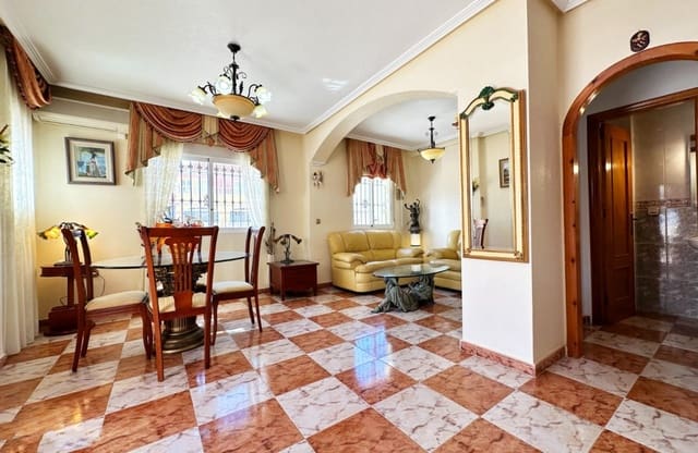 2 soverom Kjedet enebolig til salgs i Cabo Roig, Orihuela med svømmebasseng - € 239 000 (Ref: 9895159)