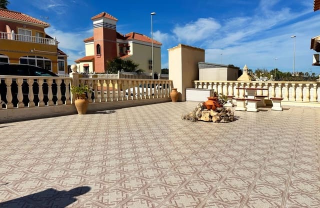 2 soverom Kjedet enebolig til salgs i Cabo Roig, Orihuela med svømmebasseng - € 239 000 (Ref: 9895159)