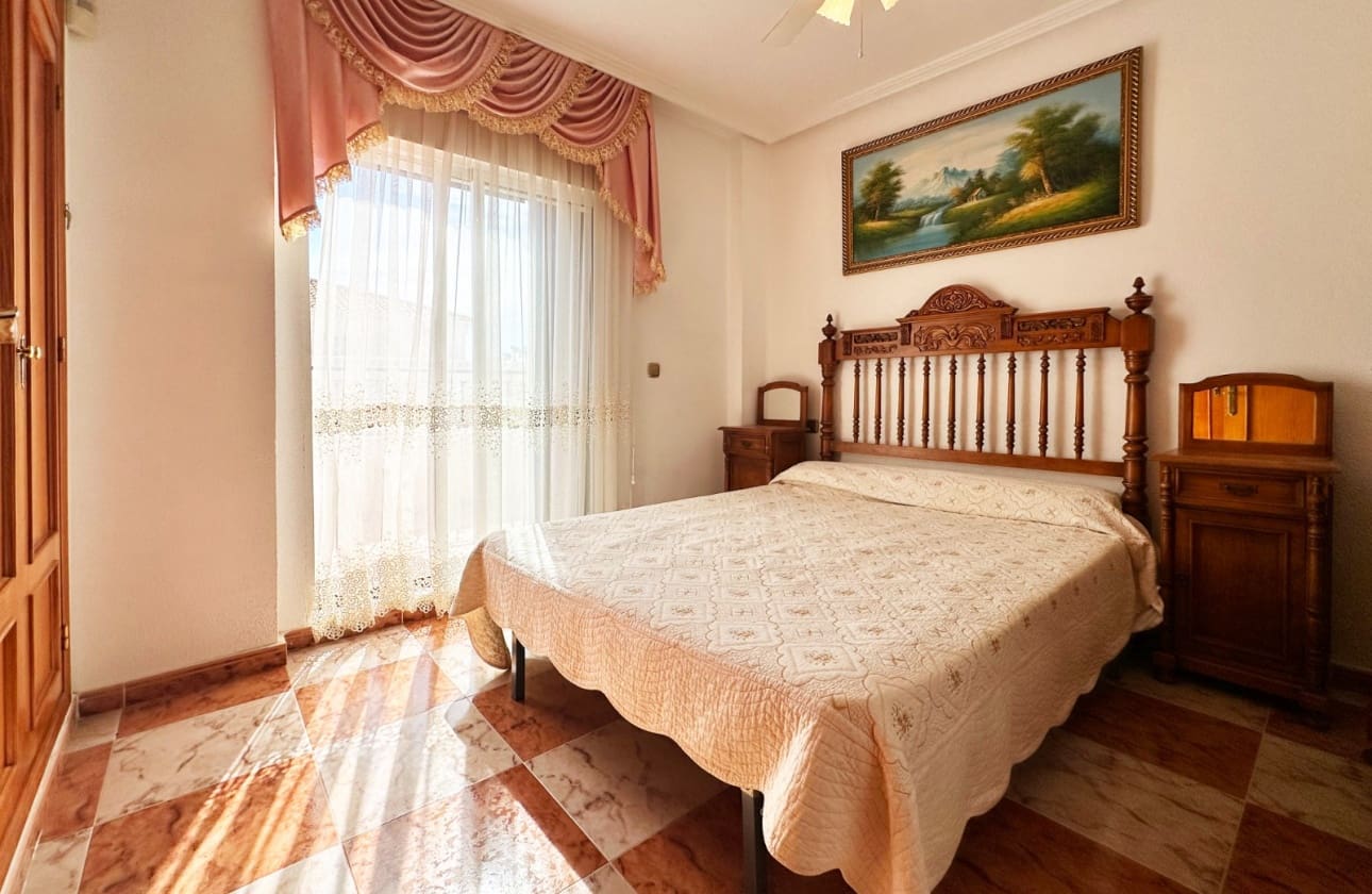 2 bedroom Semi-detached Villa for sale in Cabo Roig with pool - € 239,000 (Ref: 9895159)