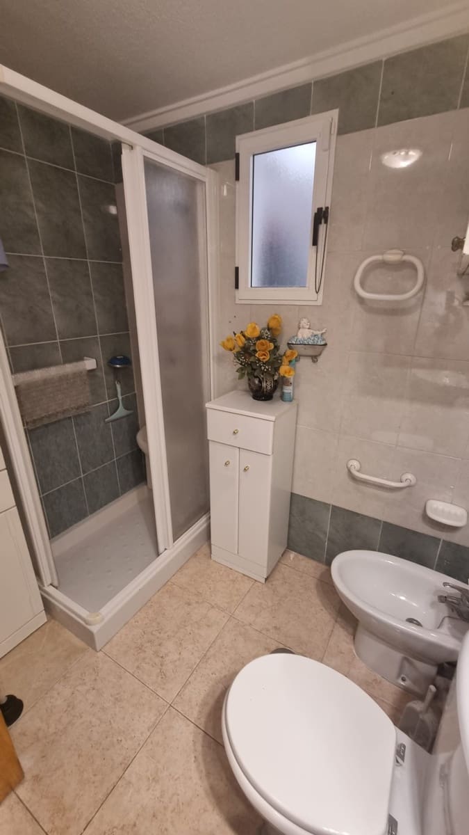 1 bedroom Apartment for sale in Torrevieja with pool - € 108,000 (Ref: 9895160)