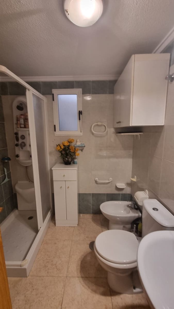 1 bedroom Apartment for sale in Torrevieja with pool - € 108,000 (Ref: 9895160)