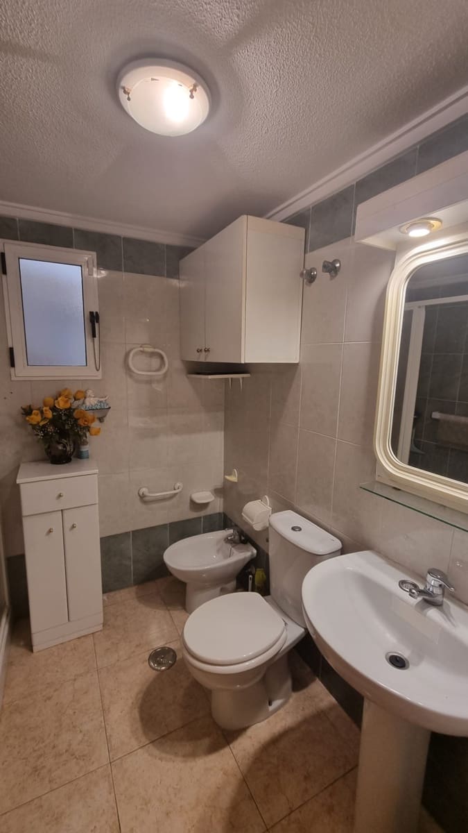 1 bedroom Apartment for sale in Torrevieja with pool - € 108,000 (Ref: 9895160)