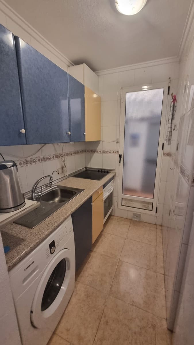 1 bedroom Apartment for sale in Torrevieja with pool - € 108,000 (Ref: 9895160)