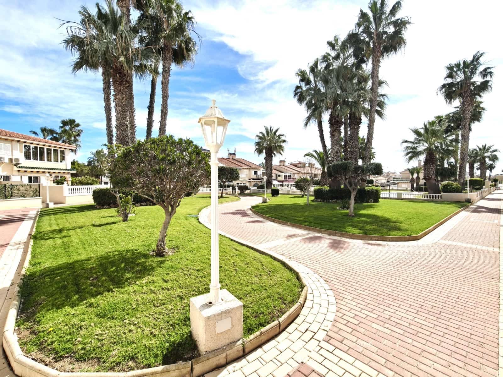 2 slaapkamer Appartement te koop in Playa Flamenca met zwembad - € 185.000 (Ref: 9941703)