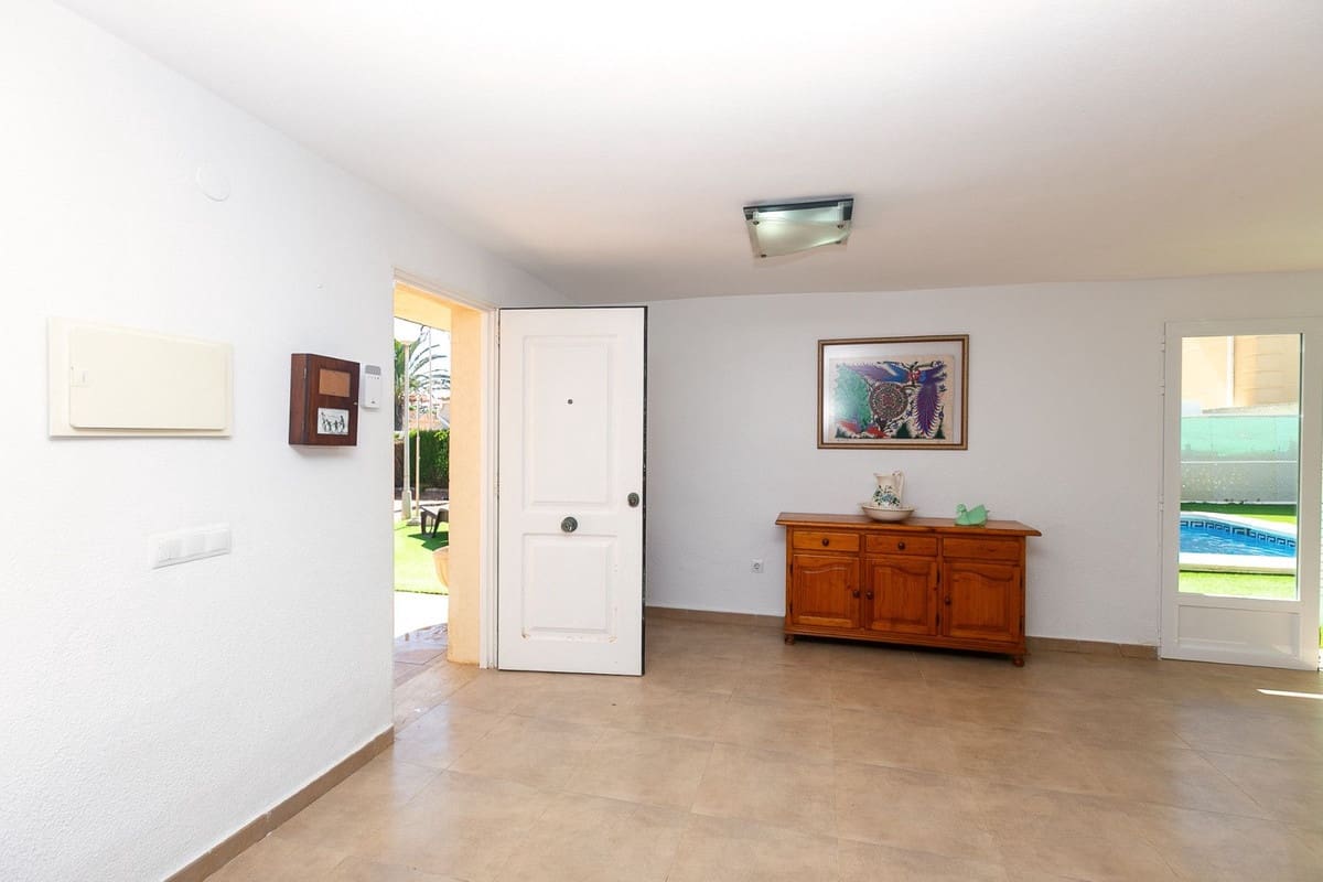 5 quarto Moradia para venda em Orihuela Costa com piscina garagem - 1 295 000 € (Ref: 9971500)