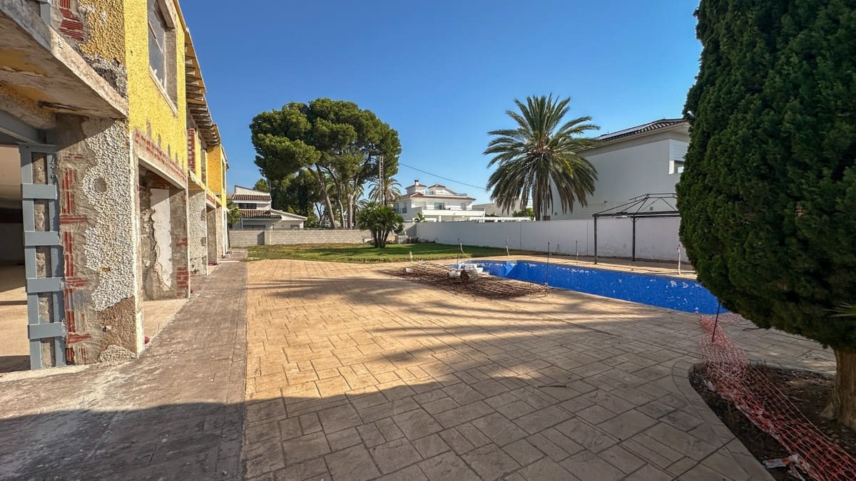 5 bedroom Villa for sale in Cabo Roig - € 2,400,000 (Ref: 9971501)