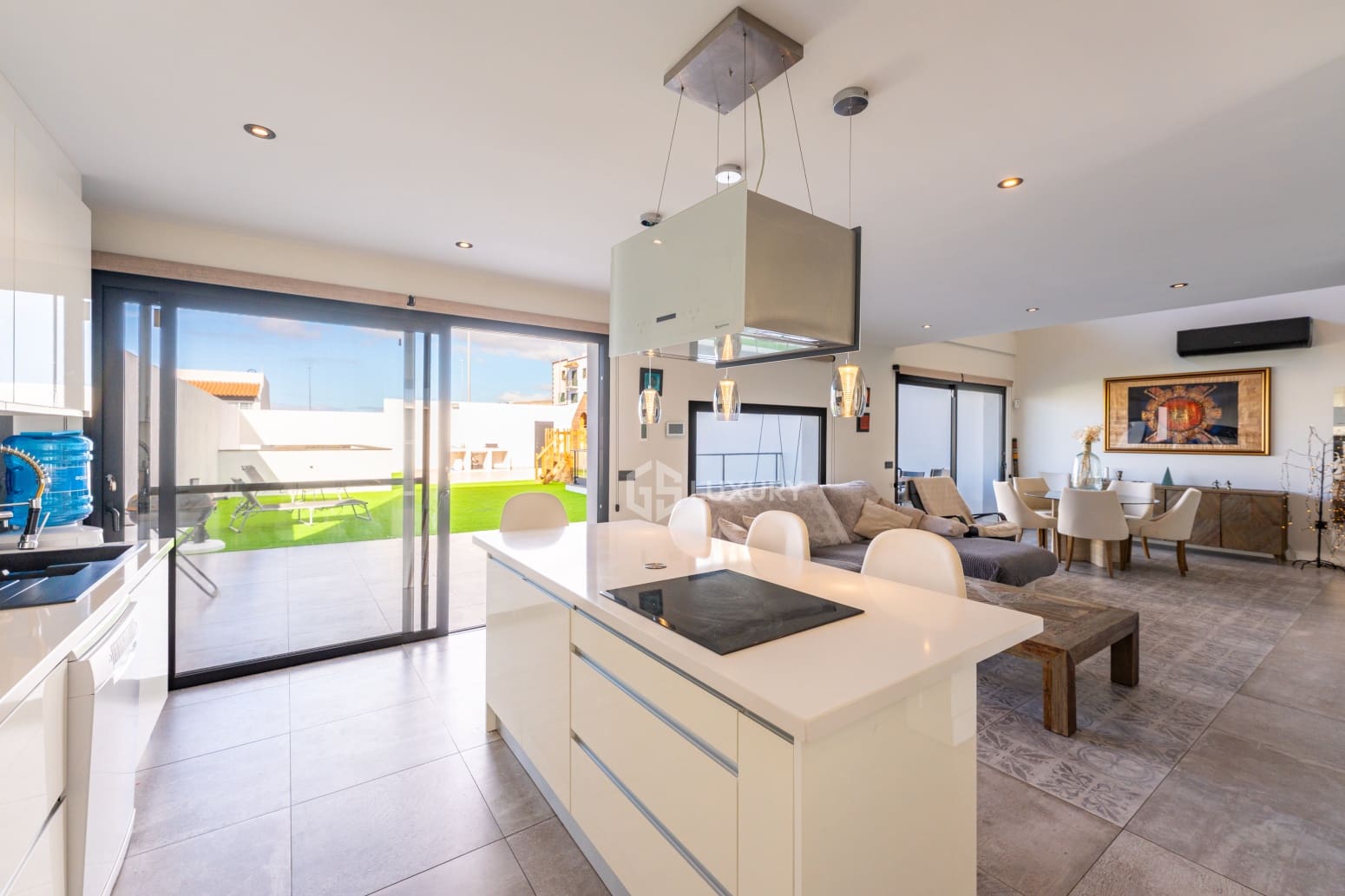 4 Zimmer Villa zu verkaufen in Adeje mit Garage - 850.000 € (Ref: 10070257)