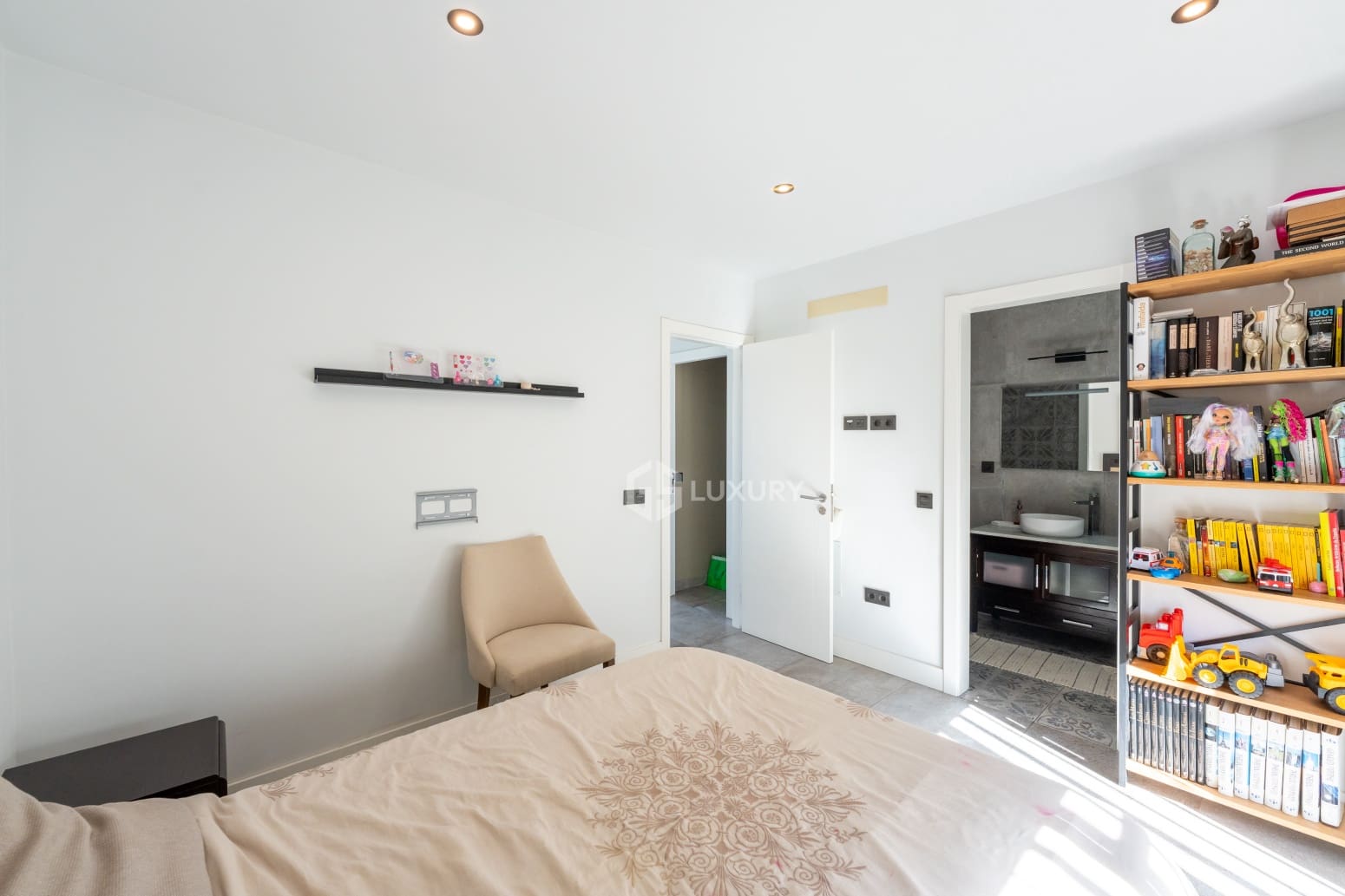 4 Zimmer Villa zu verkaufen in Adeje mit Garage - 850.000 € (Ref: 10070257)