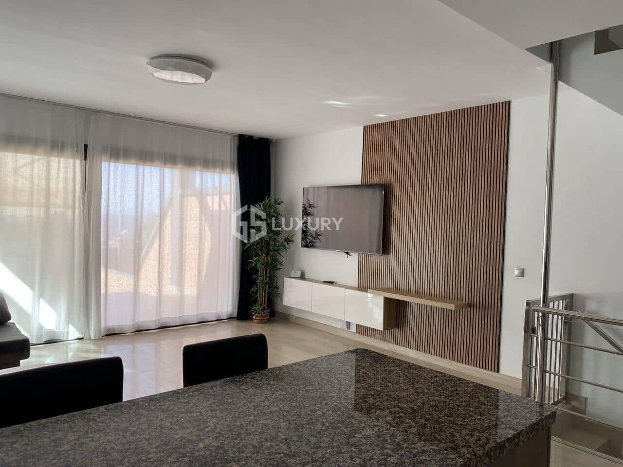 3 sypialnia Willa na sprzedaż w La Caleta Adeje z basenem garażem - 1 200 000 € (Ref: 8913210)