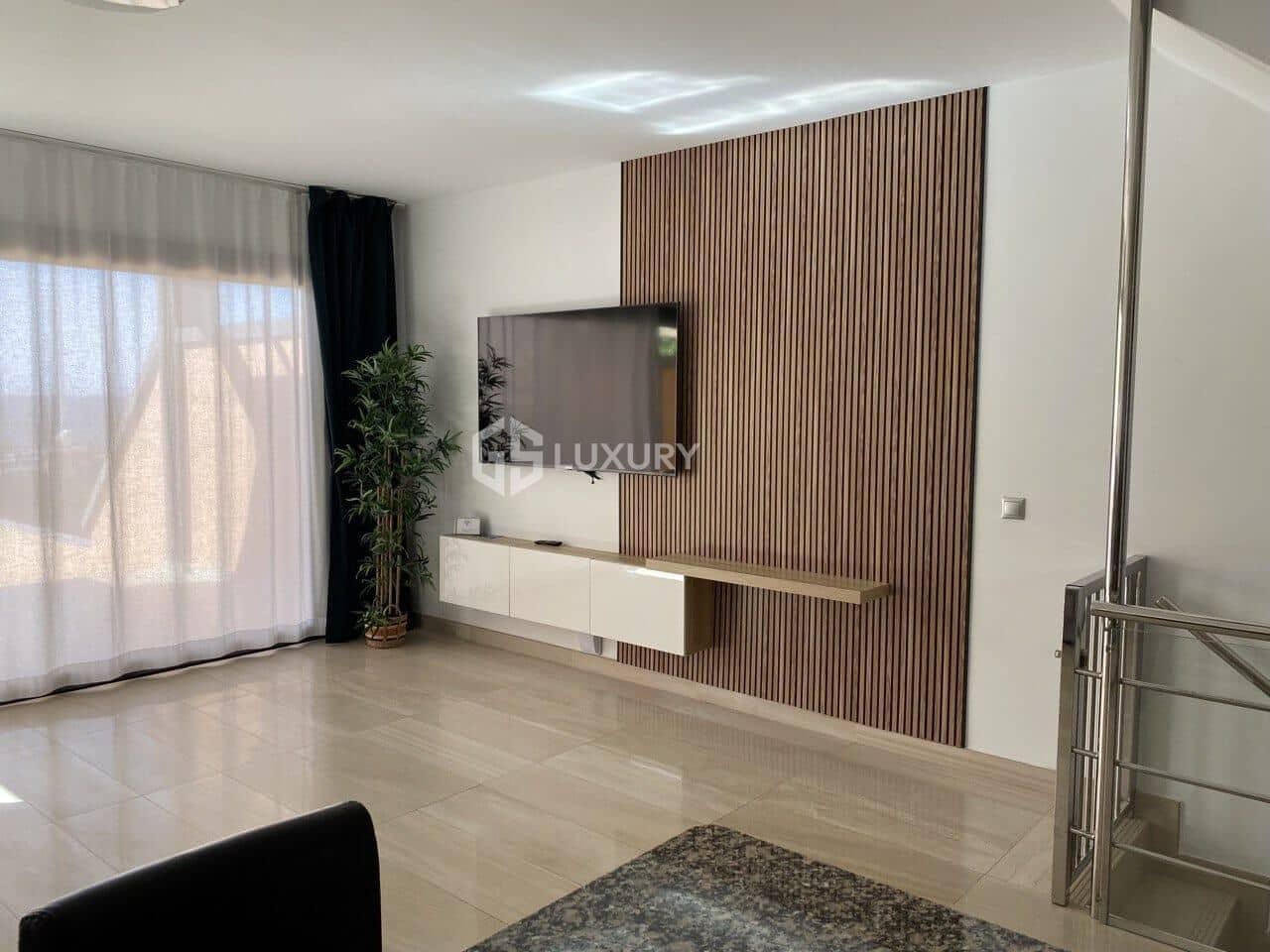 3 sypialnia Willa na sprzedaż w La Caleta Adeje z basenem garażem - 1 200 000 € (Ref: 8913210)