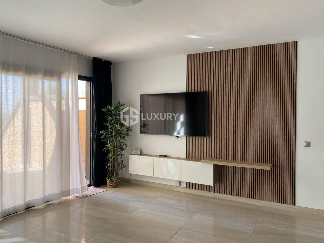 3 sypialnia Willa na sprzedaż w La Caleta Adeje z basenem garażem - 1 200 000 € (Ref: 8913210)