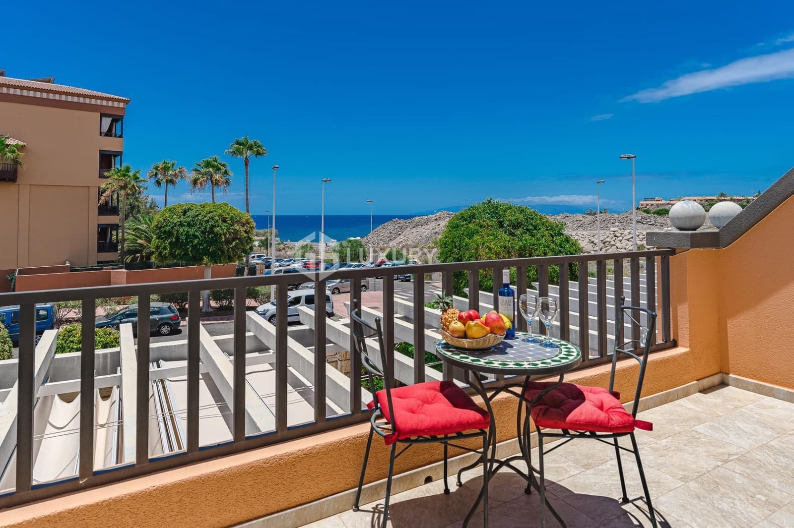 3 sypialnia Willa na sprzedaż w La Caleta Adeje z basenem garażem - 1 200 000 € (Ref: 8913210)