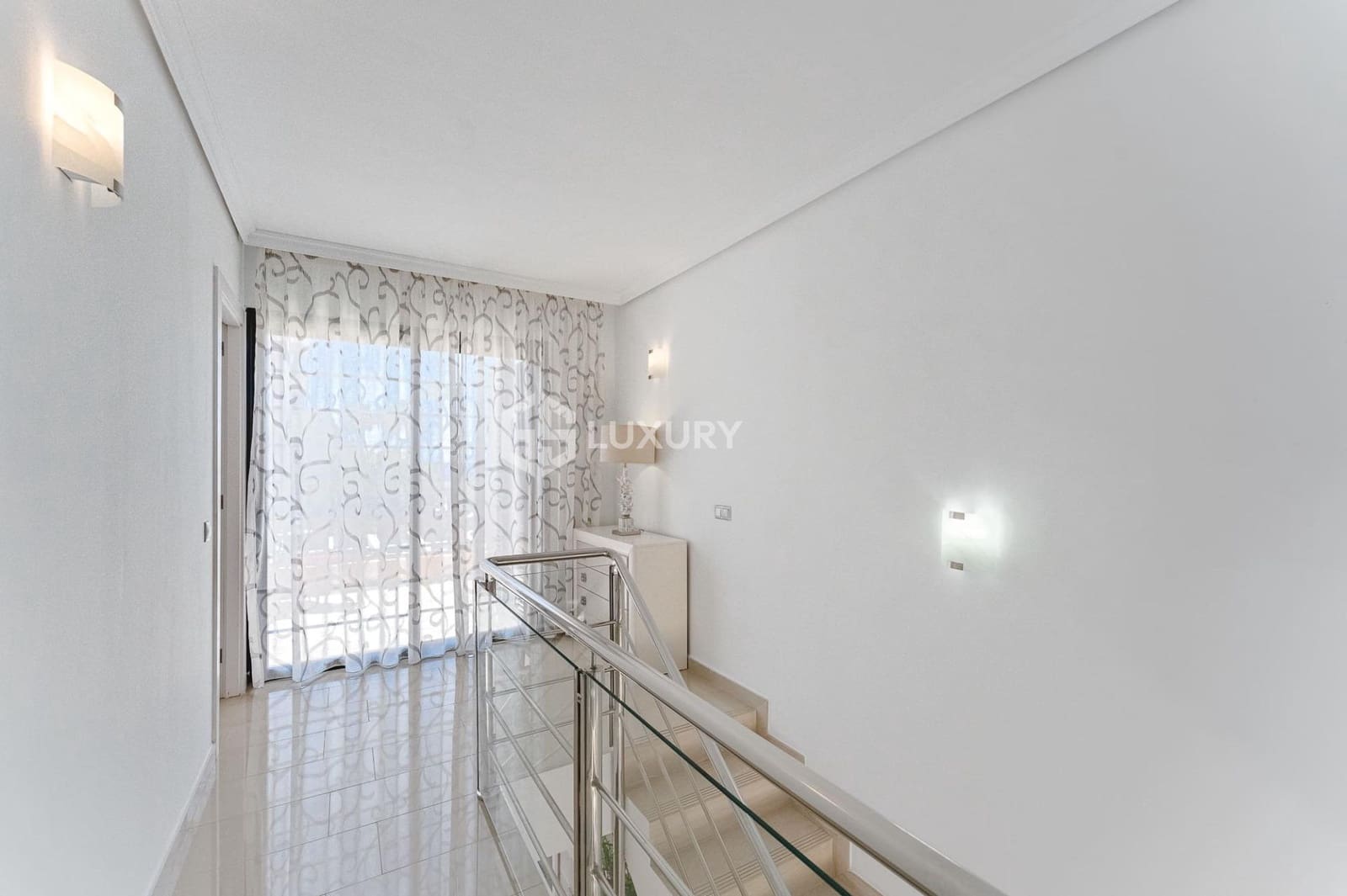 3 sypialnia Willa na sprzedaż w La Caleta Adeje z basenem garażem - 1 200 000 € (Ref: 8913210)