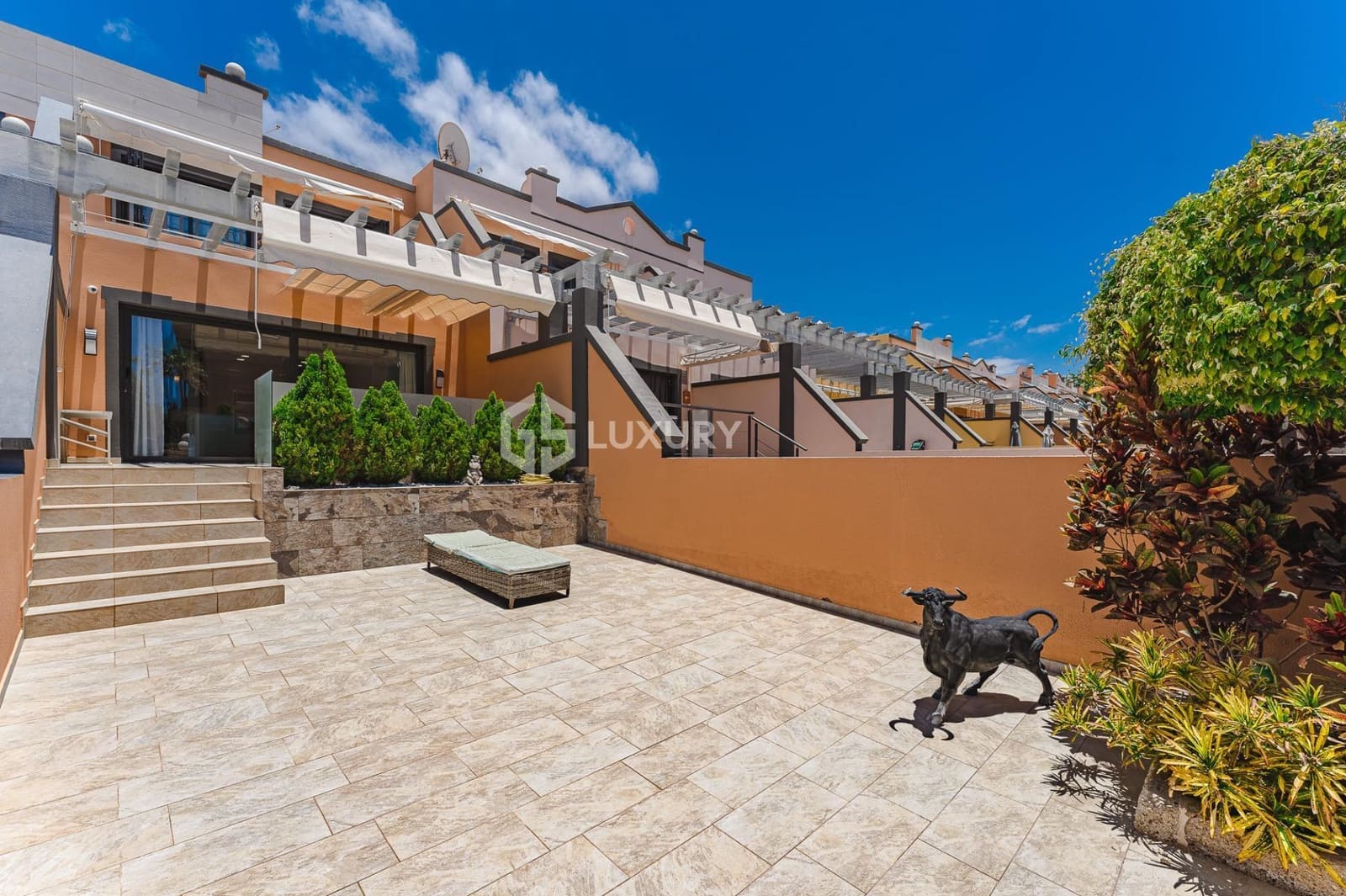 3 sypialnia Willa na sprzedaż w La Caleta Adeje z basenem garażem - 1 200 000 € (Ref: 8913210)