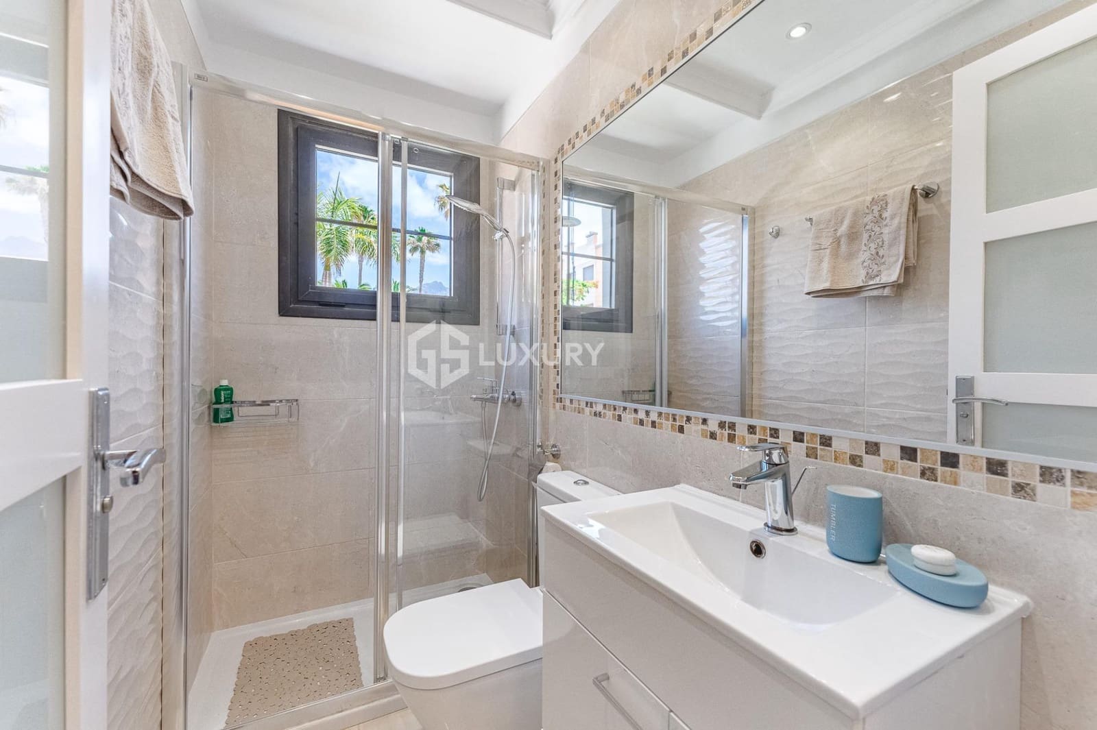 3 sypialnia Willa na sprzedaż w La Caleta Adeje z basenem garażem - 1 200 000 € (Ref: 8913210)