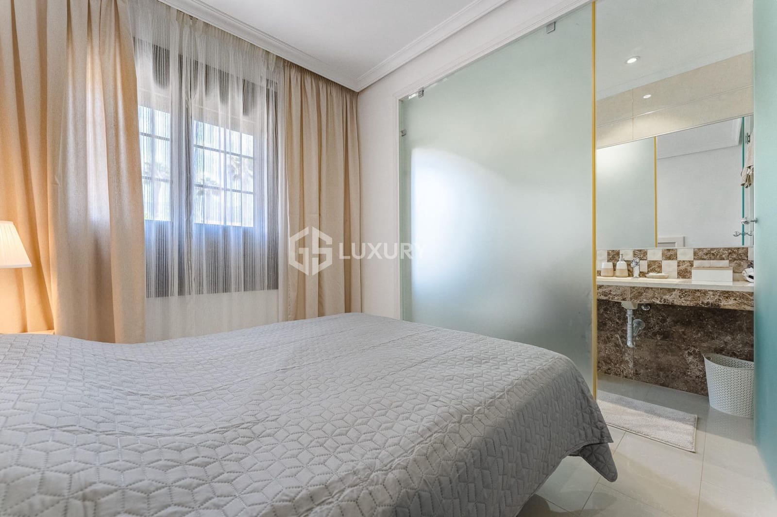 3 sypialnia Willa na sprzedaż w La Caleta Adeje z basenem garażem - 1 200 000 € (Ref: 8913210)