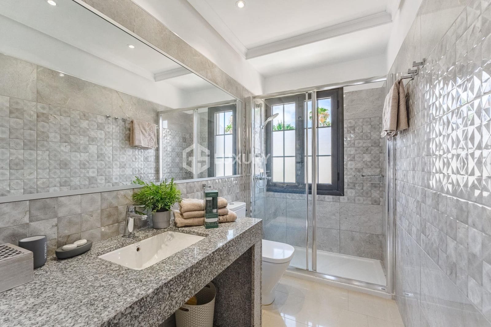 3 sypialnia Willa na sprzedaż w La Caleta Adeje z basenem garażem - 1 200 000 € (Ref: 8913210)