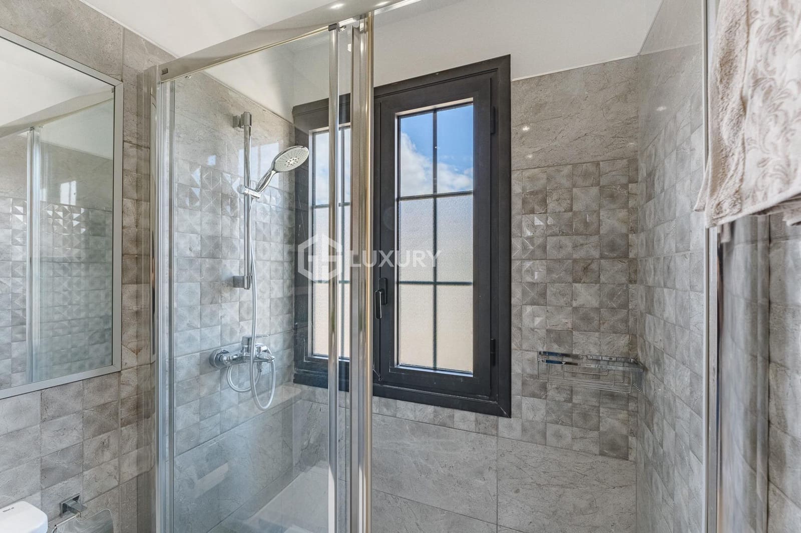 3 sypialnia Willa na sprzedaż w La Caleta Adeje z basenem garażem - 1 200 000 € (Ref: 8913210)