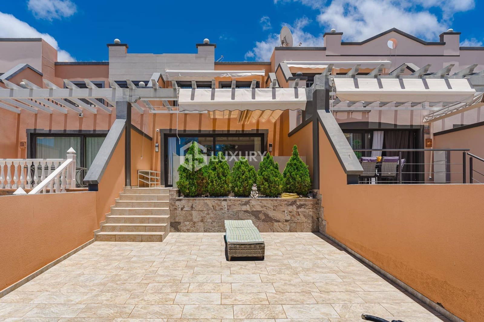 3 sypialnia Willa na sprzedaż w La Caleta Adeje z basenem garażem - 1 200 000 € (Ref: 8913210)