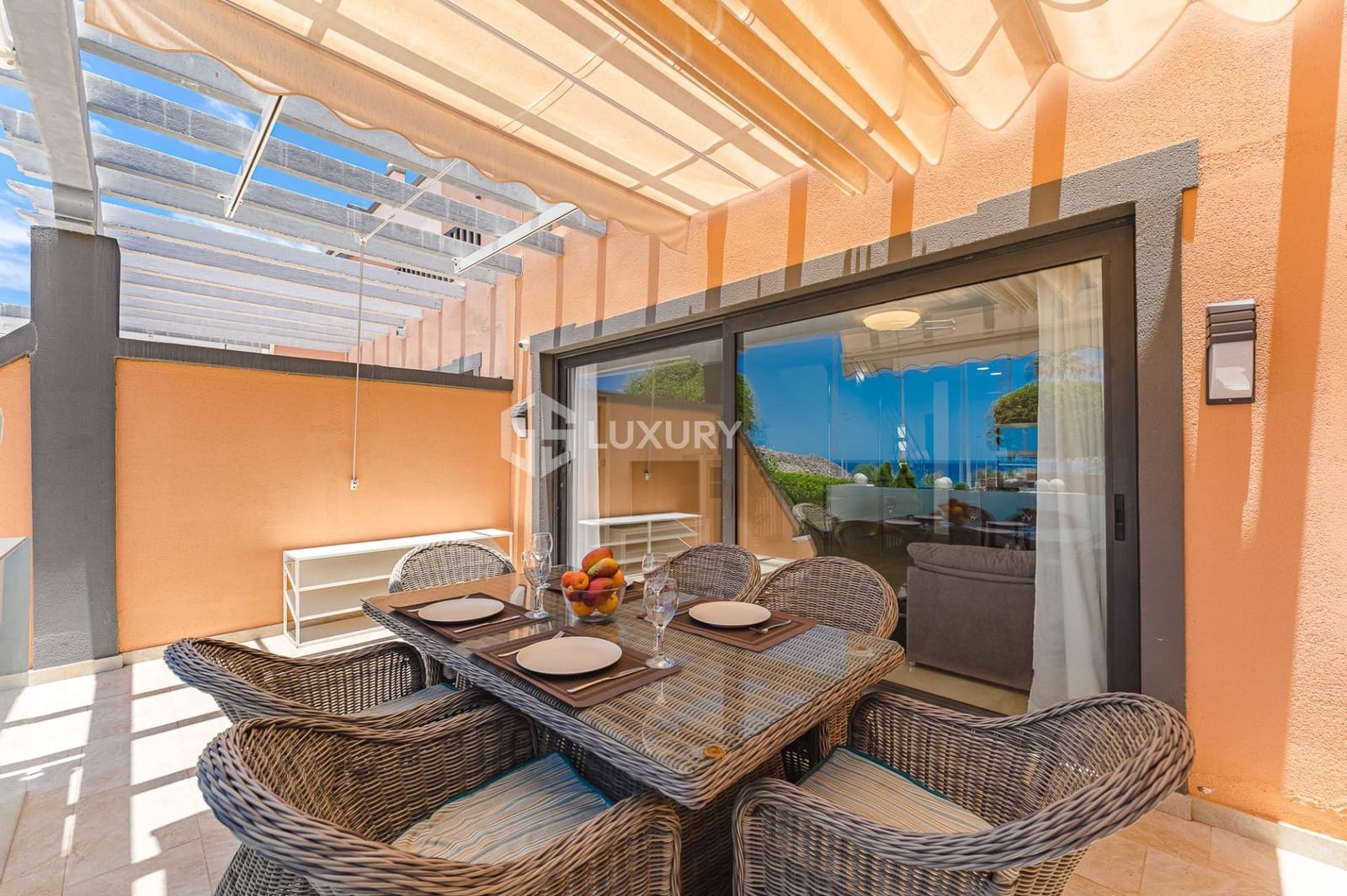 3 sypialnia Willa na sprzedaż w La Caleta Adeje z basenem garażem - 1 200 000 € (Ref: 8913210)