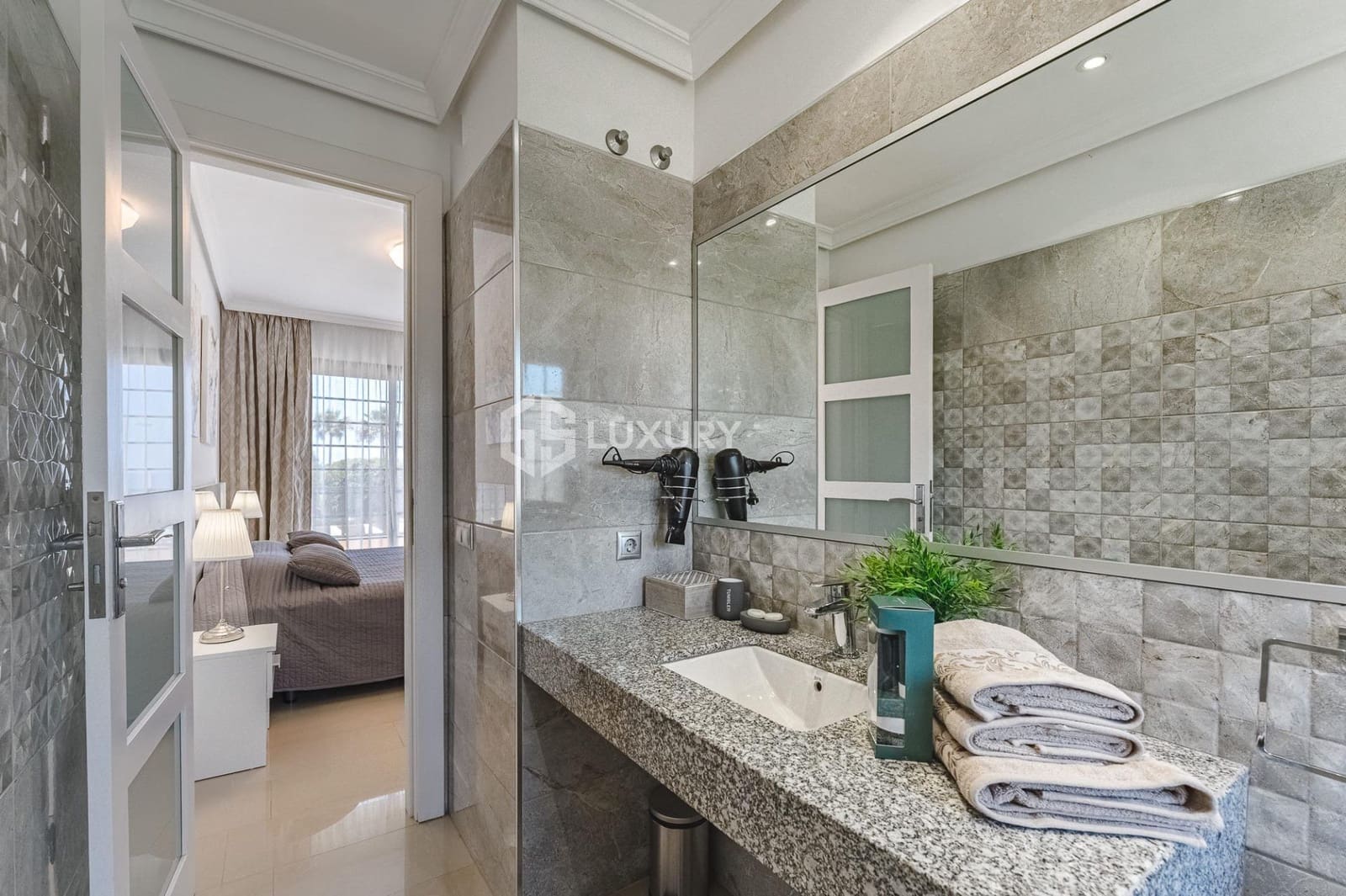 3 sypialnia Willa na sprzedaż w La Caleta Adeje z basenem garażem - 1 200 000 € (Ref: 8913210)