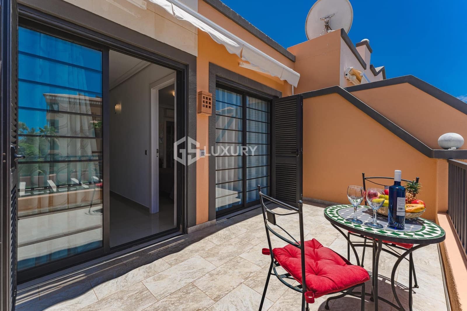 3 sypialnia Willa na sprzedaż w La Caleta Adeje z basenem garażem - 1 200 000 € (Ref: 8913210)