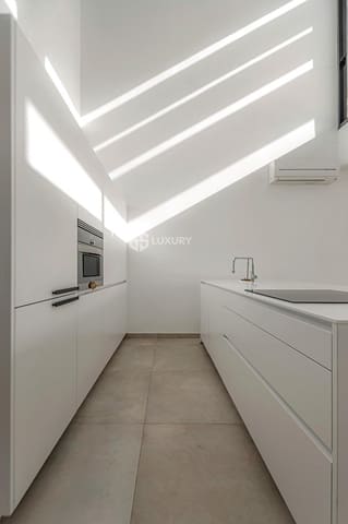 3 soverom Villa til salgs i La Caleta Adeje, Adeje med svømmebasseng garasje - € 1 395 000 (Ref: 8943972)