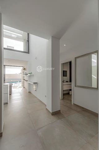 3 soverom Villa til salgs i La Caleta Adeje, Adeje med svømmebasseng garasje - € 1 395 000 (Ref: 8943972)