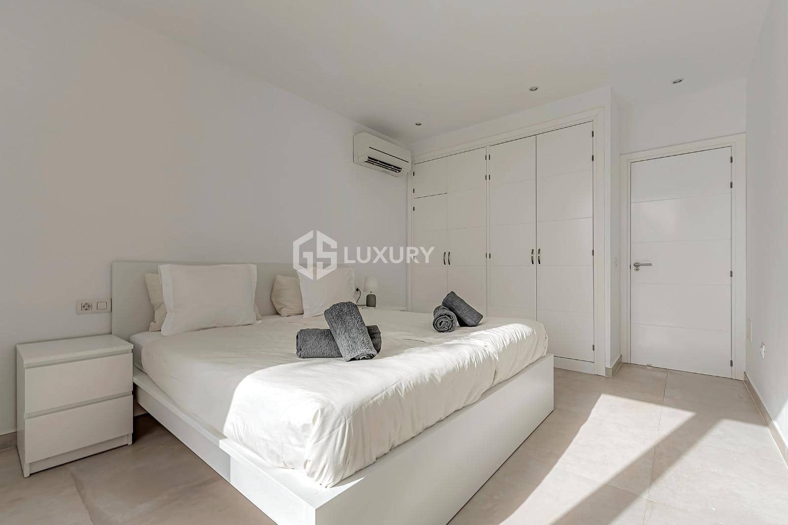 3 soveværelse Villa til salg i La Caleta Adeje med swimmingpool garage - € 1.395.000 (Ref: 8943972)