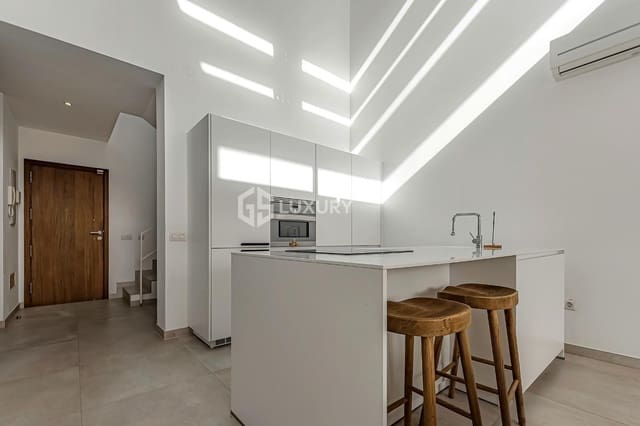 3 soverom Villa til salgs i La Caleta Adeje, Adeje med svømmebasseng garasje - € 1 395 000 (Ref: 8943972)