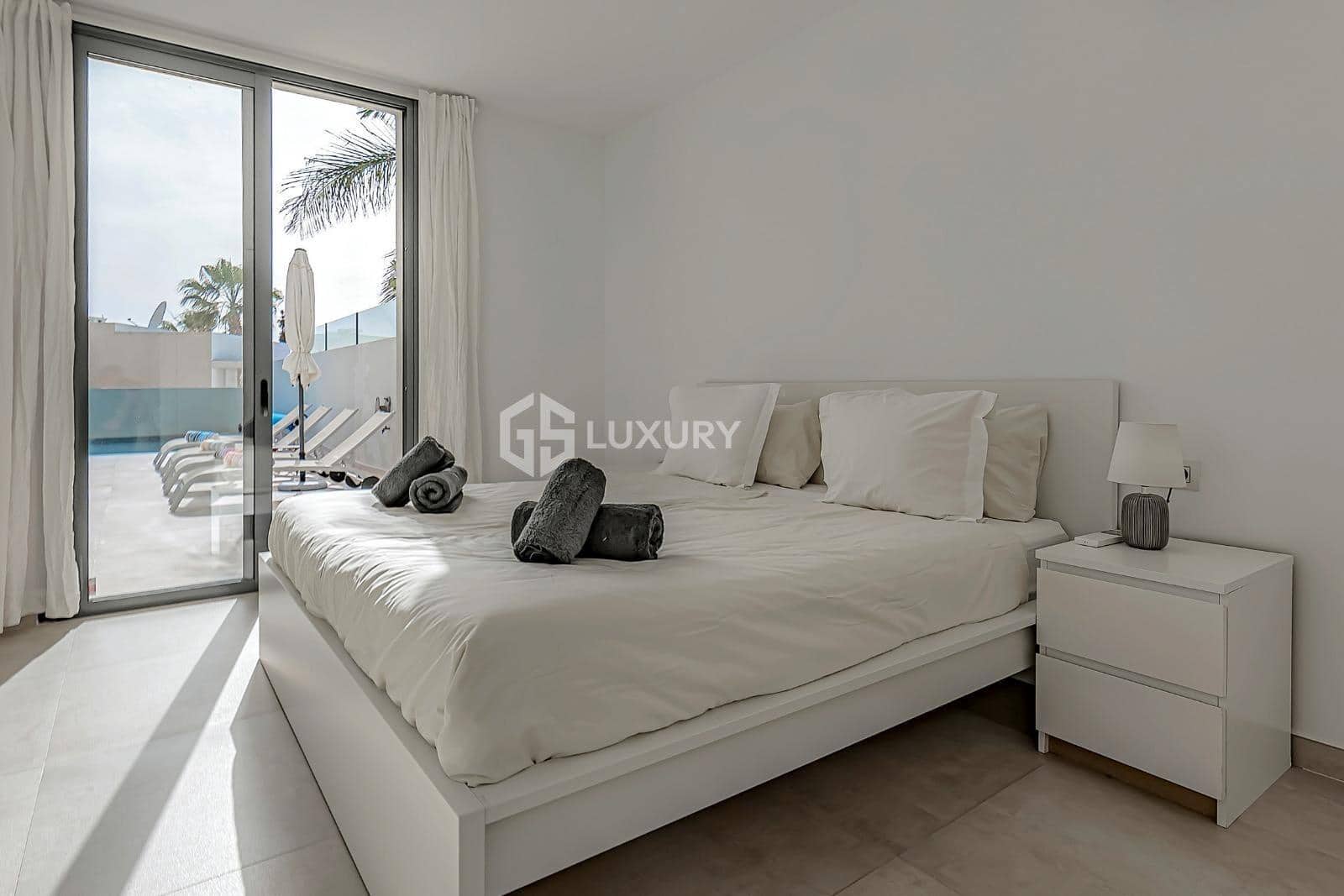 3 soveværelse Villa til salg i La Caleta Adeje med swimmingpool garage - € 1.395.000 (Ref: 8943972)