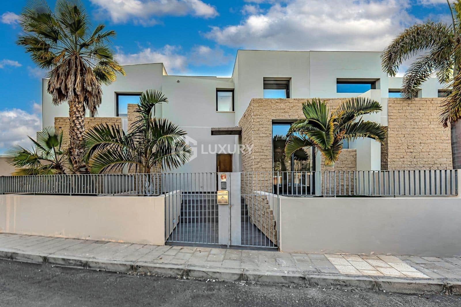 3 soveværelse Villa til salg i La Caleta Adeje med swimmingpool garage - € 1.395.000 (Ref: 8943972)