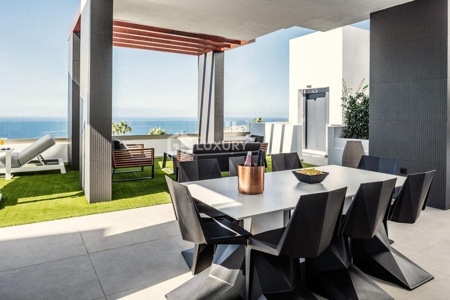 12 bedroom Villa for sale in Costa Adeje with pool garage - € 6,000,000 (Ref: 9007517)