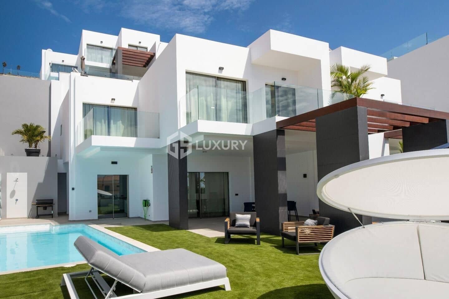 12 bedroom Villa for sale in Costa Adeje with pool garage - € 6,000,000 (Ref: 9007517)