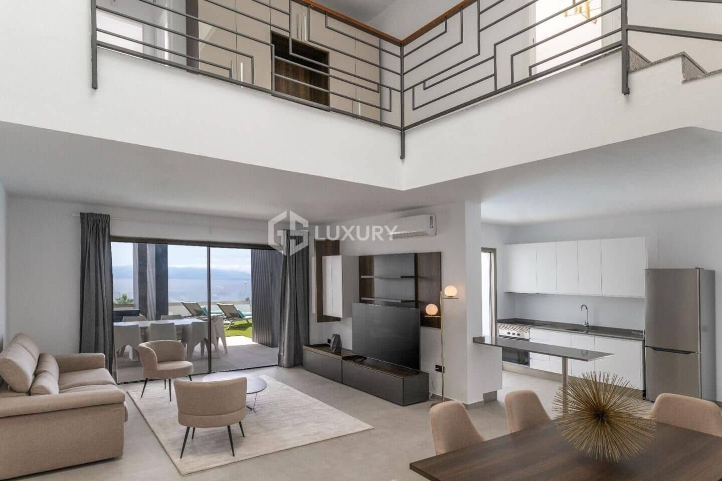 12 bedroom Villa for sale in Costa Adeje with pool garage - € 6,000,000 (Ref: 9007517)