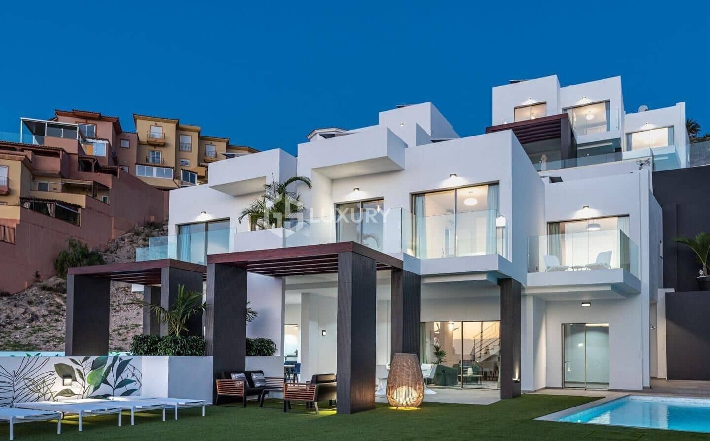12 bedroom Villa for sale in Costa Adeje with pool garage - € 6,000,000 (Ref: 9007517)