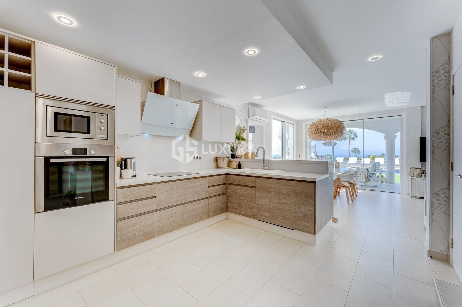 3 soverom Villa til salgs i La Caleta Adeje med svømmebasseng garasje - € 1 650 000 (Ref: 9064654)